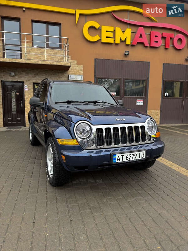 Внедорожник / Кроссовер Jeep Cherokee 2005 в 