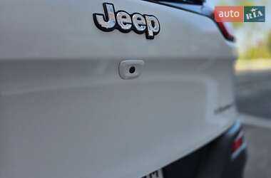 Позашляховик / Кросовер Jeep Cherokee 2016 в 