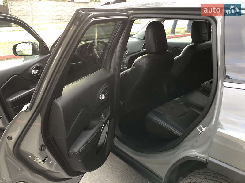 Позашляховик / Кросовер Jeep Cherokee 2020 в Ірпені