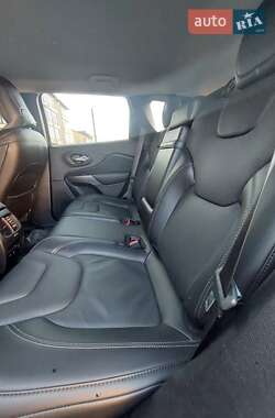 Внедорожник / Кроссовер Jeep Cherokee 2019 в 