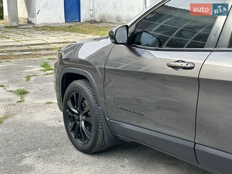 Внедорожник / Кроссовер Jeep Cherokee 2020 в Киеве