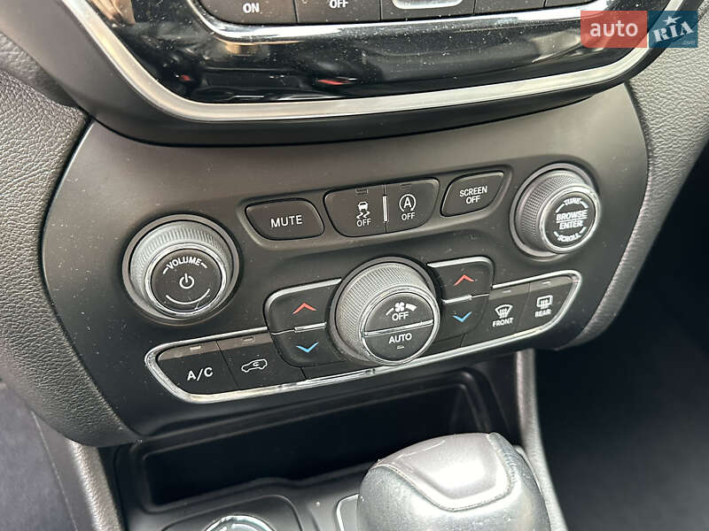 Внедорожник / Кроссовер Jeep Cherokee 2020 в Киеве