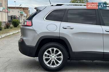 Позашляховик / Кросовер Jeep Cherokee 2019 в 