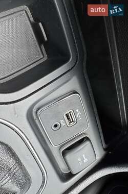 Позашляховик / Кросовер Jeep Cherokee 2019 в 