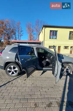 Внедорожник / Кроссовер Jeep Cherokee 2019 в 