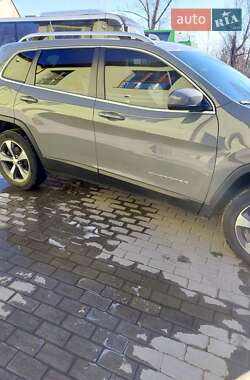 Внедорожник / Кроссовер Jeep Cherokee 2019 в 