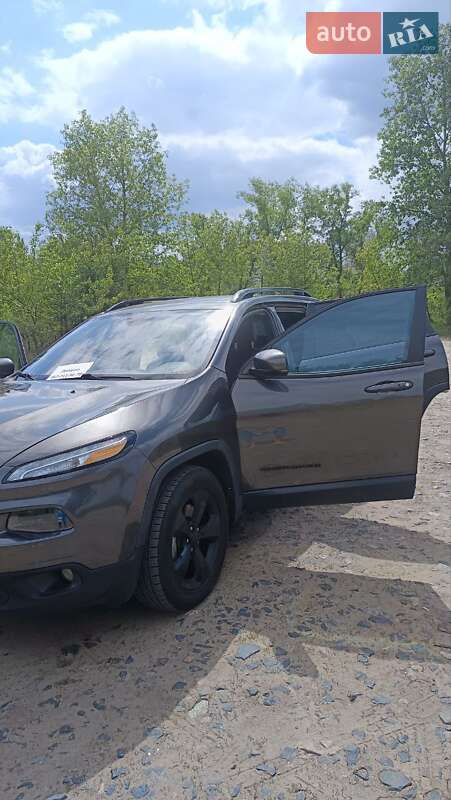 Внедорожник / Кроссовер Jeep Cherokee 2017 в Киеве