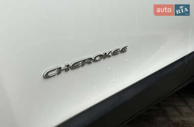 Позашляховик / Кросовер Jeep Cherokee 2018 в 