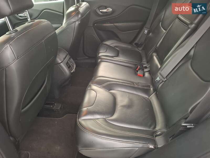 Позашляховик / Кросовер Jeep Cherokee 2015 в Чернівцях