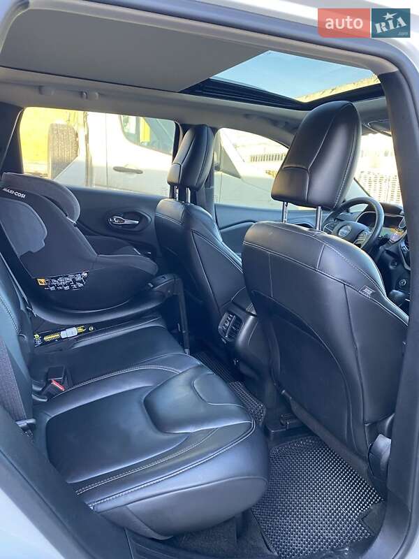 Позашляховик / Кросовер Jeep Cherokee 2015 в Одесі
