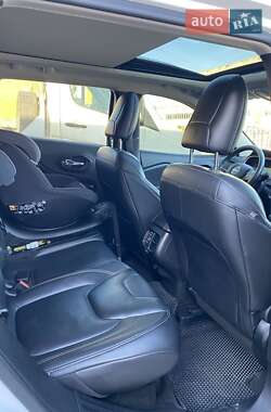 Позашляховик / Кросовер Jeep Cherokee 2015 в 