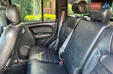 Позашляховик / Кросовер Jeep Cherokee 2003 в 
