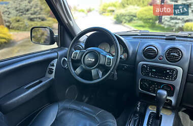 Позашляховик / Кросовер Jeep Cherokee 2003 в 