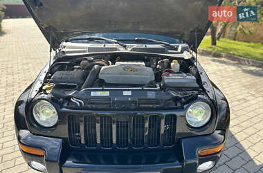 Позашляховик / Кросовер Jeep Cherokee 2003 в 