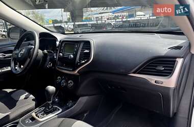 Позашляховик / Кросовер Jeep Cherokee 2016 в 