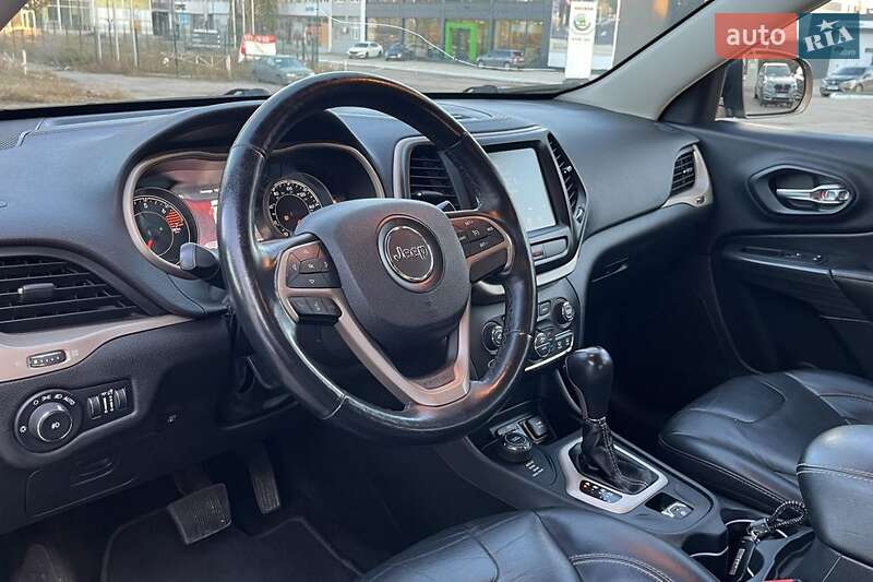 Внедорожник / Кроссовер Jeep Cherokee 2015 в Виннице