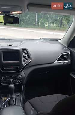 Внедорожник / Кроссовер Jeep Cherokee 2020 в 