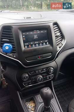 Внедорожник / Кроссовер Jeep Cherokee 2020 в 