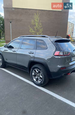 Внедорожник / Кроссовер Jeep Cherokee 2019 в 