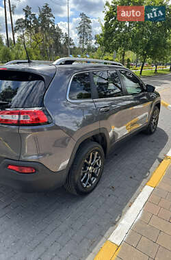 Позашляховик / Кросовер Jeep Cherokee 2016 в 