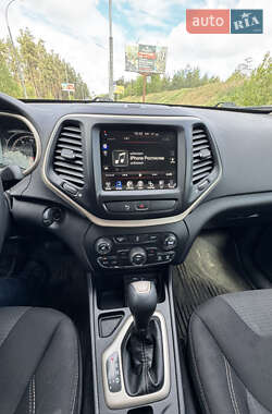 Позашляховик / Кросовер Jeep Cherokee 2016 в 