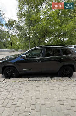 Позашляховик / Кросовер Jeep Cherokee 2016 в 