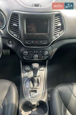 Позашляховик / Кросовер Jeep Cherokee 2021 в 