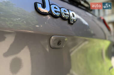 Позашляховик / Кросовер Jeep Cherokee 2017 в 