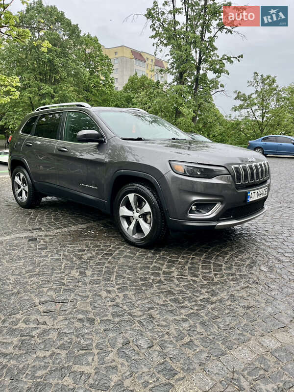 Внедорожник / Кроссовер Jeep Cherokee 2019 в Хмельницком