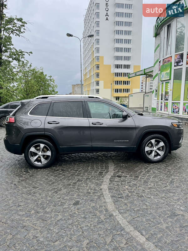 Внедорожник / Кроссовер Jeep Cherokee 2019 в Хмельницком