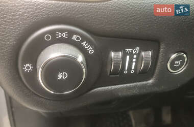 Внедорожник / Кроссовер Jeep Cherokee 2013 в 