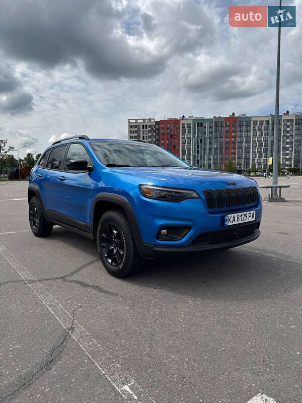 Внедорожник / Кроссовер Jeep Cherokee 2022 в 