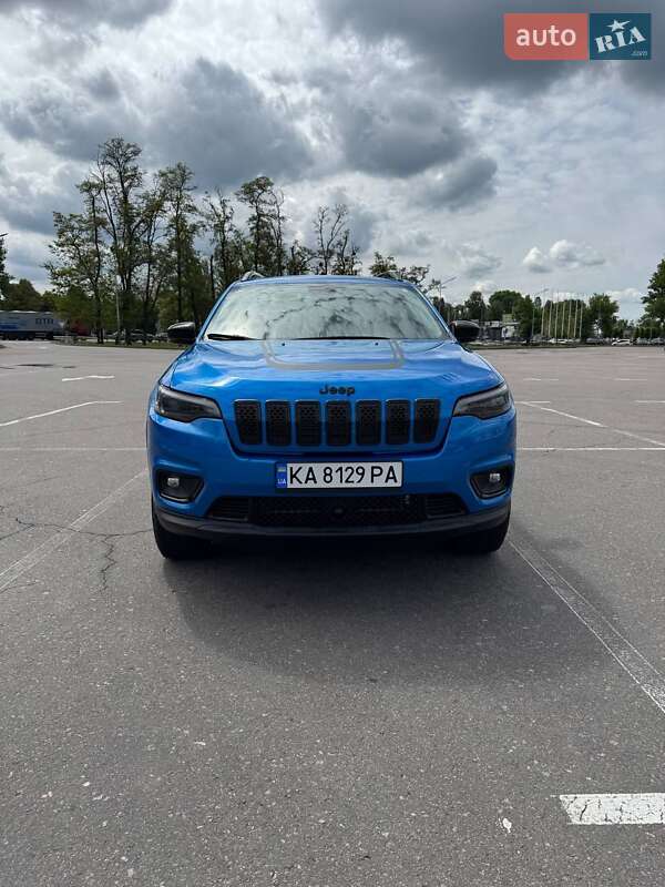 Внедорожник / Кроссовер Jeep Cherokee 2022 в Киеве
