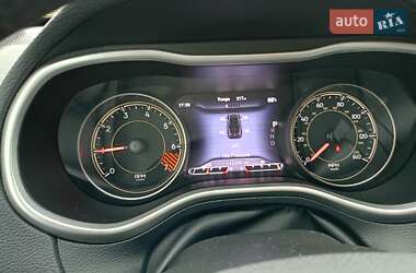 Позашляховик / Кросовер Jeep Cherokee 2013 в 