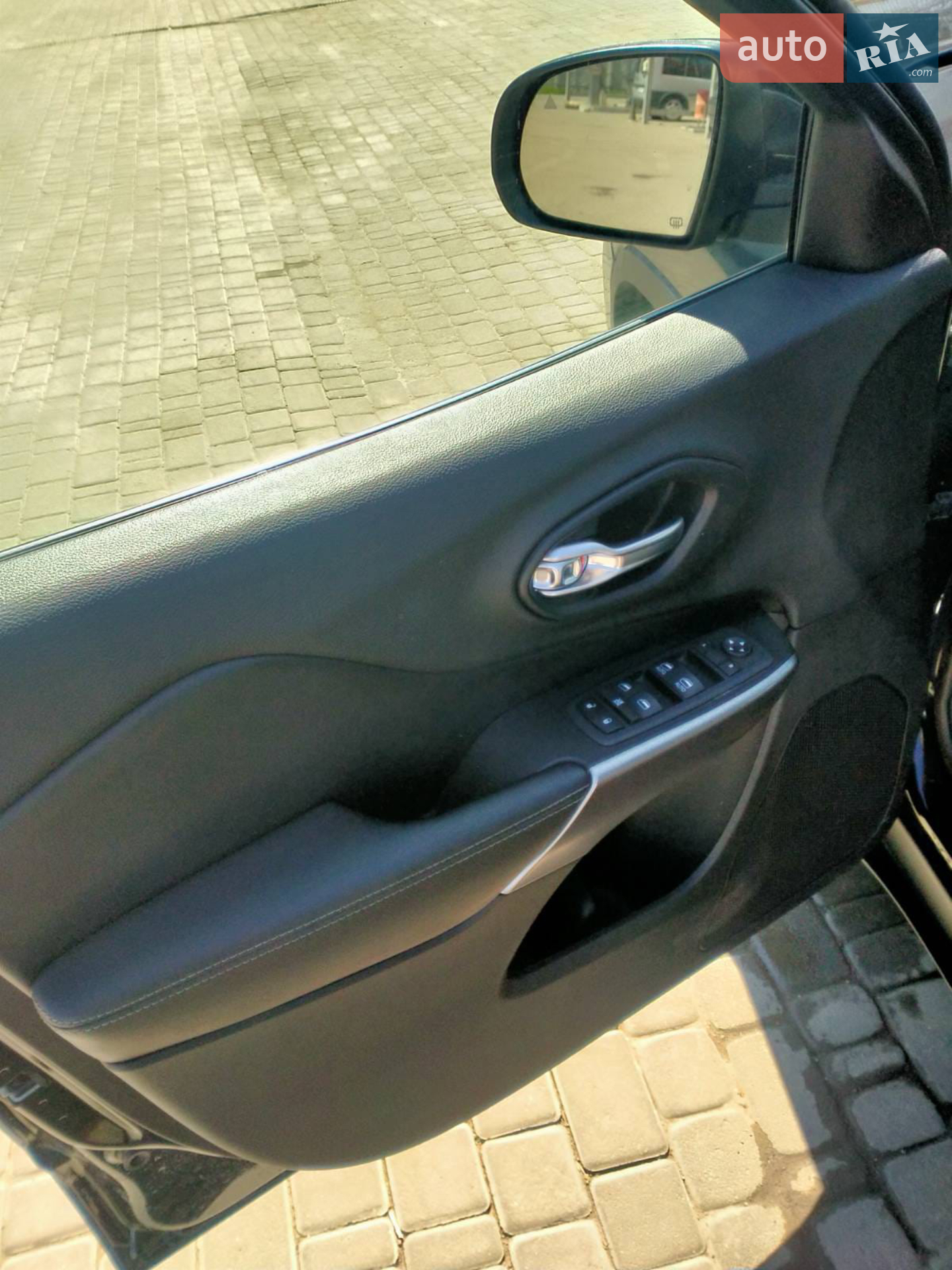 2019 Jeep Cherokee - мініатюра 11