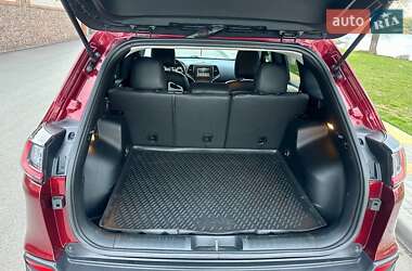 Позашляховик / Кросовер Jeep Cherokee 2018 в 