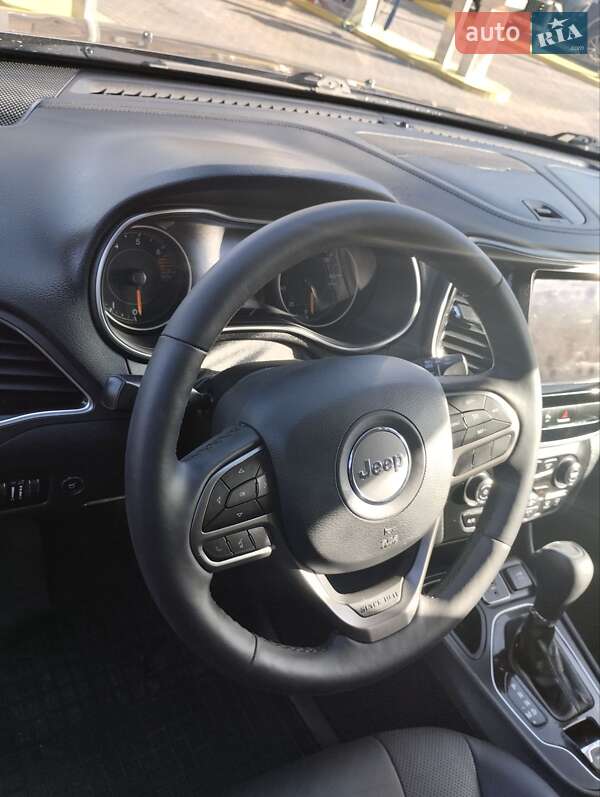 Позашляховик / Кросовер Jeep Cherokee 2020 в Рівному