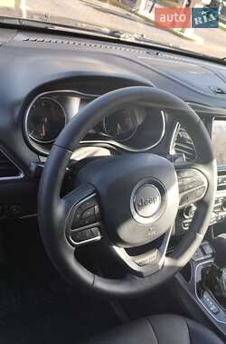 Внедорожник / Кроссовер Jeep Cherokee 2020 в 