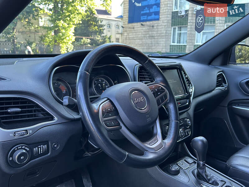 Внедорожник / Кроссовер Jeep Cherokee 2018 в Николаеве