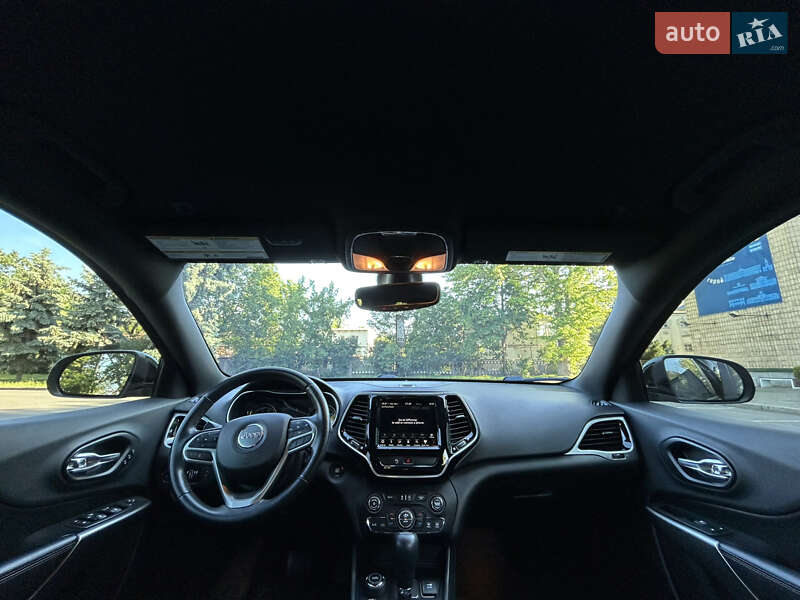 Внедорожник / Кроссовер Jeep Cherokee 2018 в Николаеве
