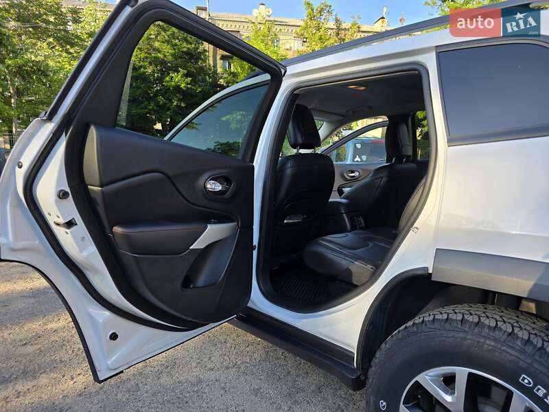 Позашляховик / Кросовер Jeep Cherokee 2017 в Запоріжжі фото 16 Позашляховик / Кросовер Jeep Cherokee 2017 в Запоріжжі
