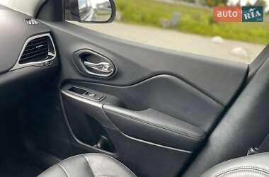 Внедорожник / Кроссовер Jeep Cherokee 2018 в 