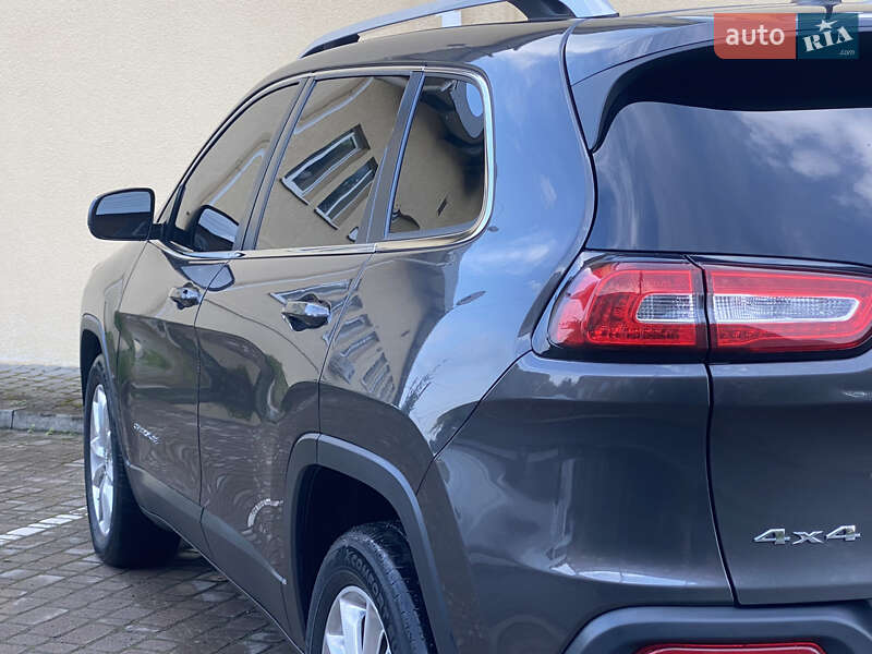 Внедорожник / Кроссовер Jeep Cherokee 2016 в Трускавце