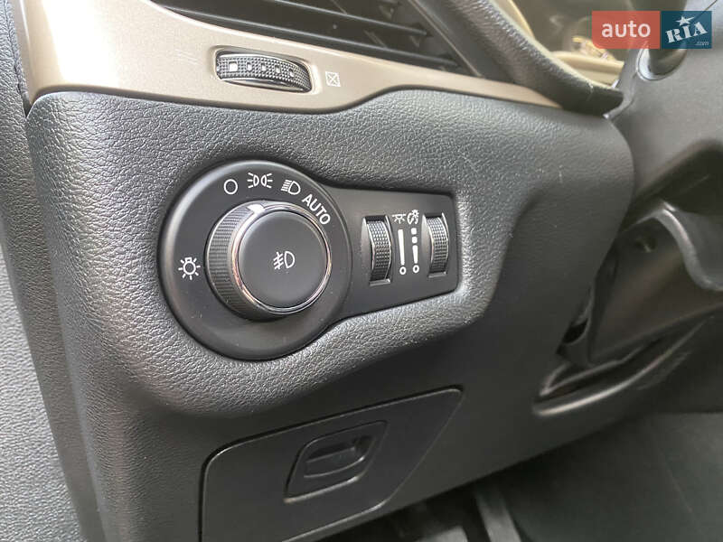 Внедорожник / Кроссовер Jeep Cherokee 2016 в Трускавце