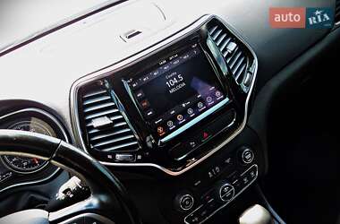 Позашляховик / Кросовер Jeep Cherokee 2019 в 