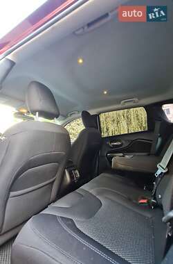 Внедорожник / Кроссовер Jeep Cherokee 2018 в 