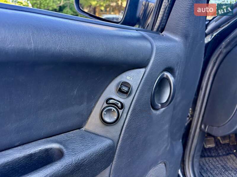 Внедорожник / Кроссовер Jeep Cherokee 2002 в Одессе