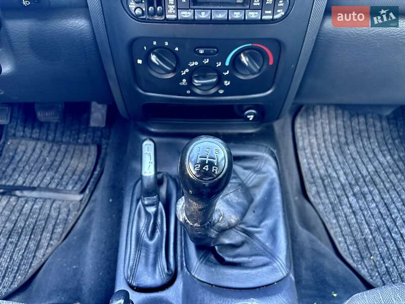 Внедорожник / Кроссовер Jeep Cherokee 2002 в Одессе