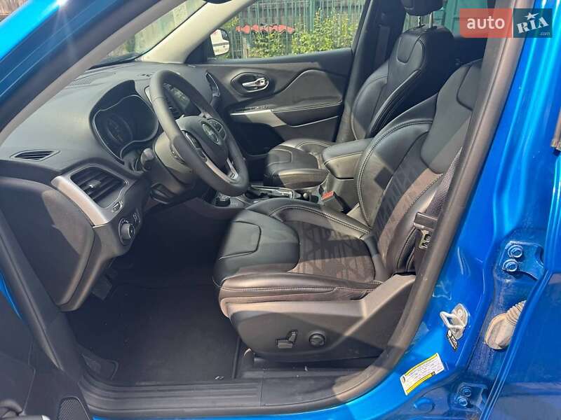 Внедорожник / Кроссовер Jeep Cherokee 2022 в Киеве