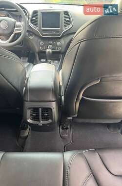 Внедорожник / Кроссовер Jeep Cherokee 2022 в 